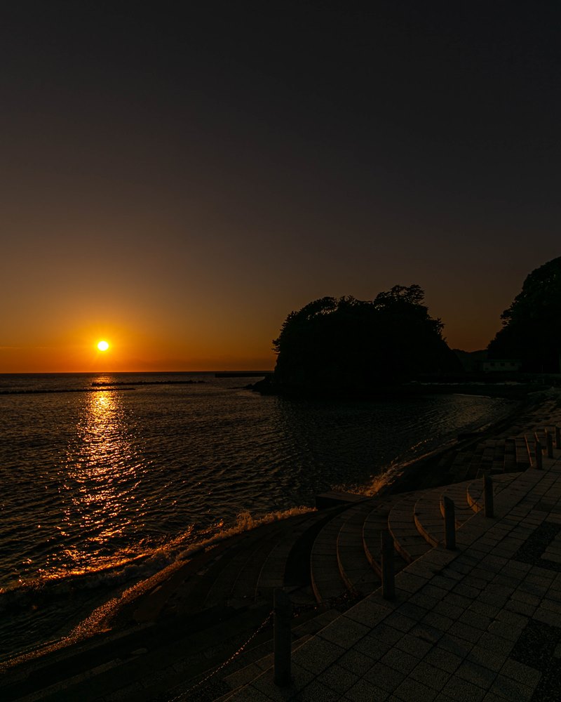 夕方の海岸散策がおすすめ-松崎海水浴場-