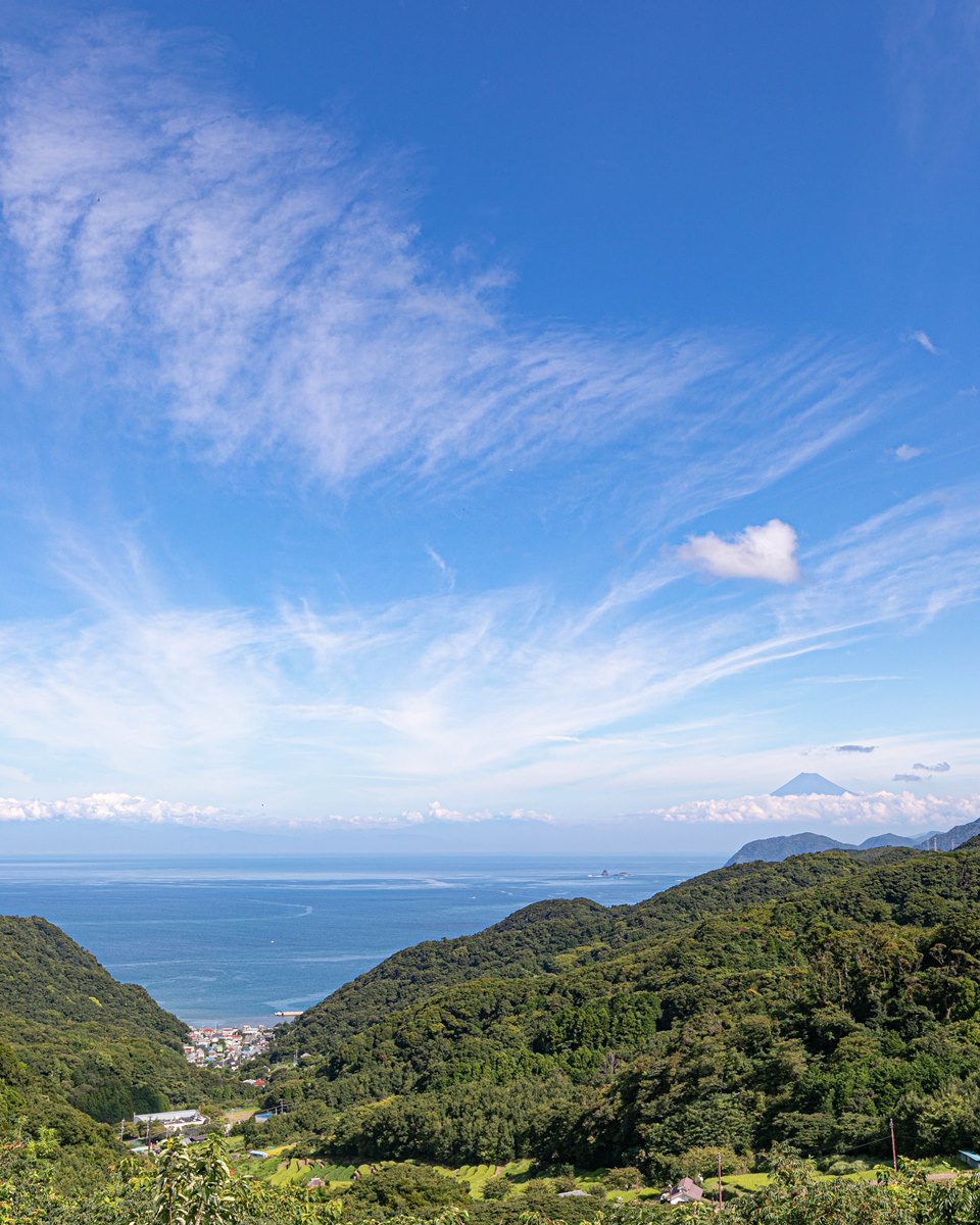 駿河湾越しの富士山の絶景-石部の棚田 展望台より-