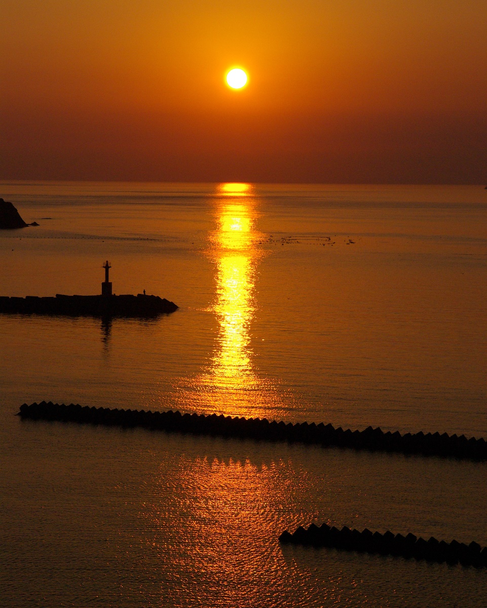秋の夕陽が美しくなってきました-松崎海岸-