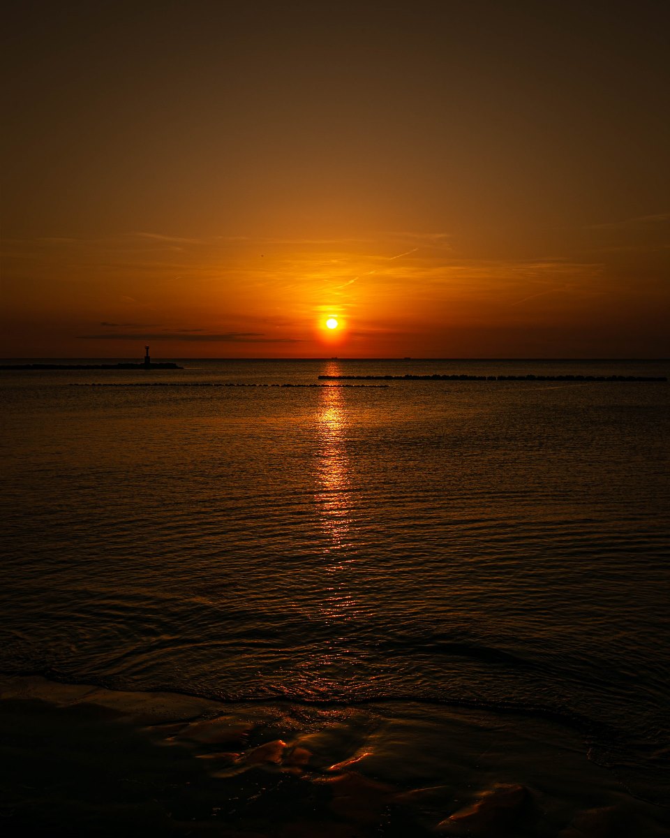 本日の夕陽 春霞みの優しい夕陽 -松崎海岸より-